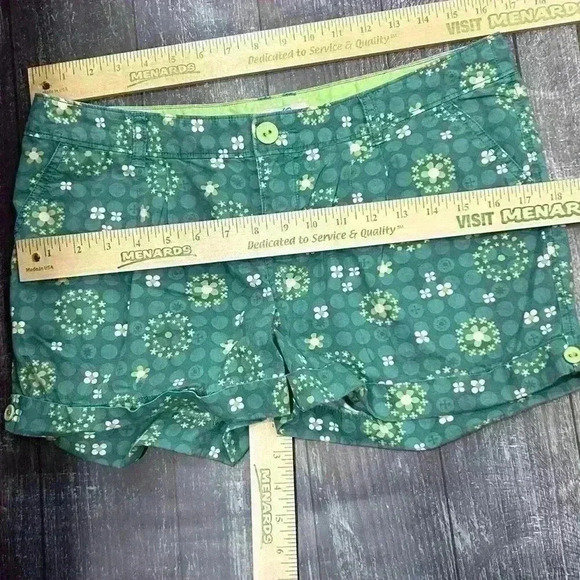 So Women's 11 Green Floral Chino Shorts Cuffed Casual Cotton Geometric Print - Picture 7 of 8